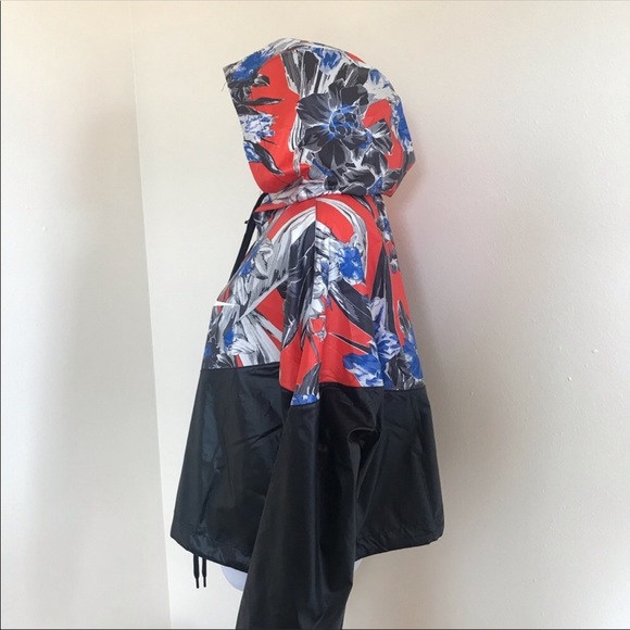 NEW Nike Women’s Sportswear Windbreaker floral - Picture 5 of 9